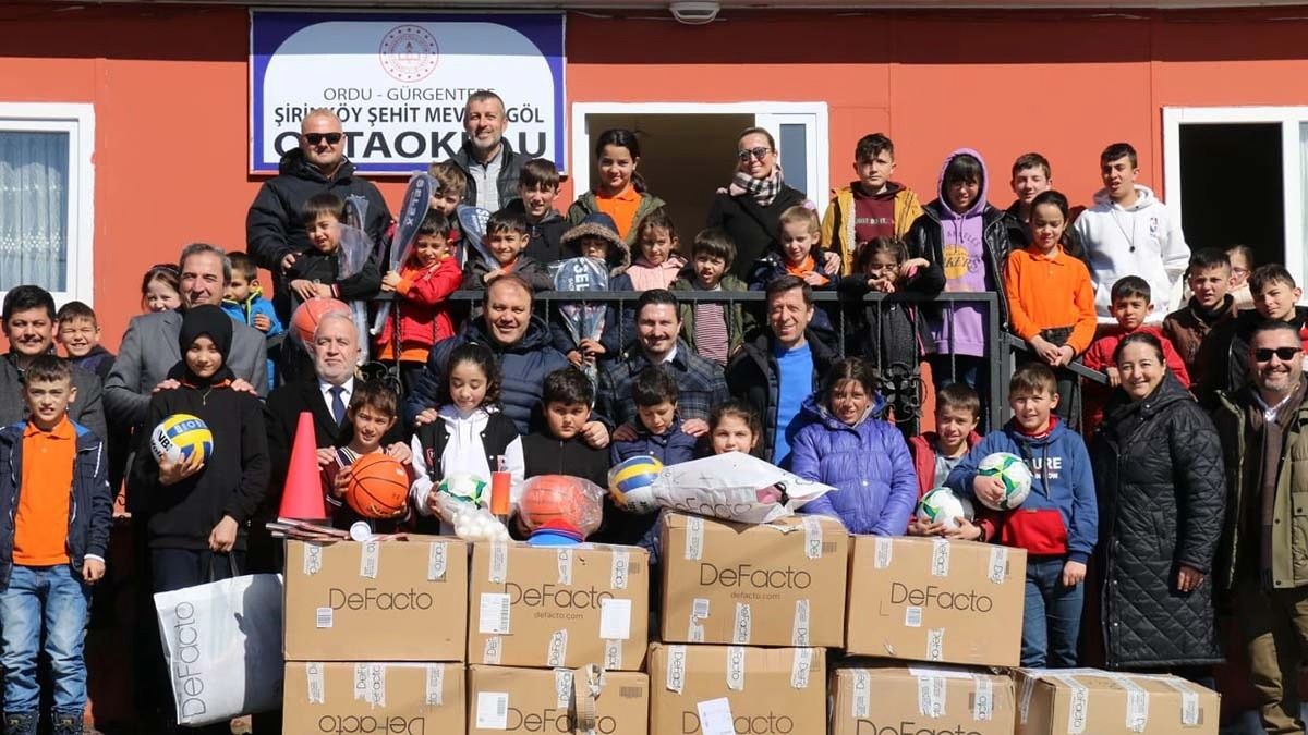 Ordu Derneğimizden depremzede çocuklara ve öğrencilere yardım